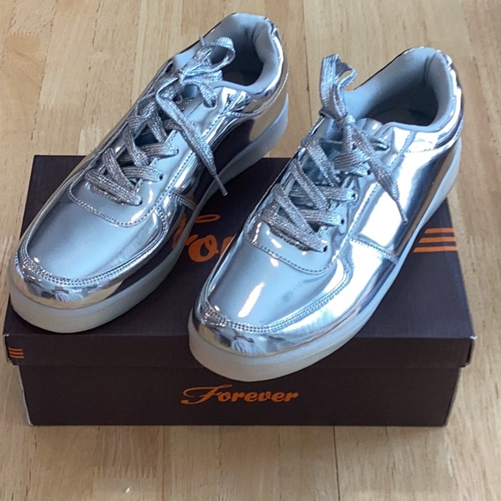 Forever Shiney Silver Shoes, Rubber soles, Size 8.5, NWT - Picture 3 of 6